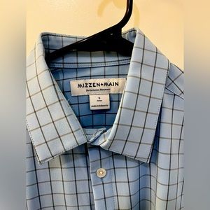 Mizzen and Main stretch dress shirt, sky blue square check pattern, size S trim